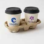 Porte-gobelets en carton deux tasses, gobelets blancs personnalisés et couvercles noirs, vue de gauche